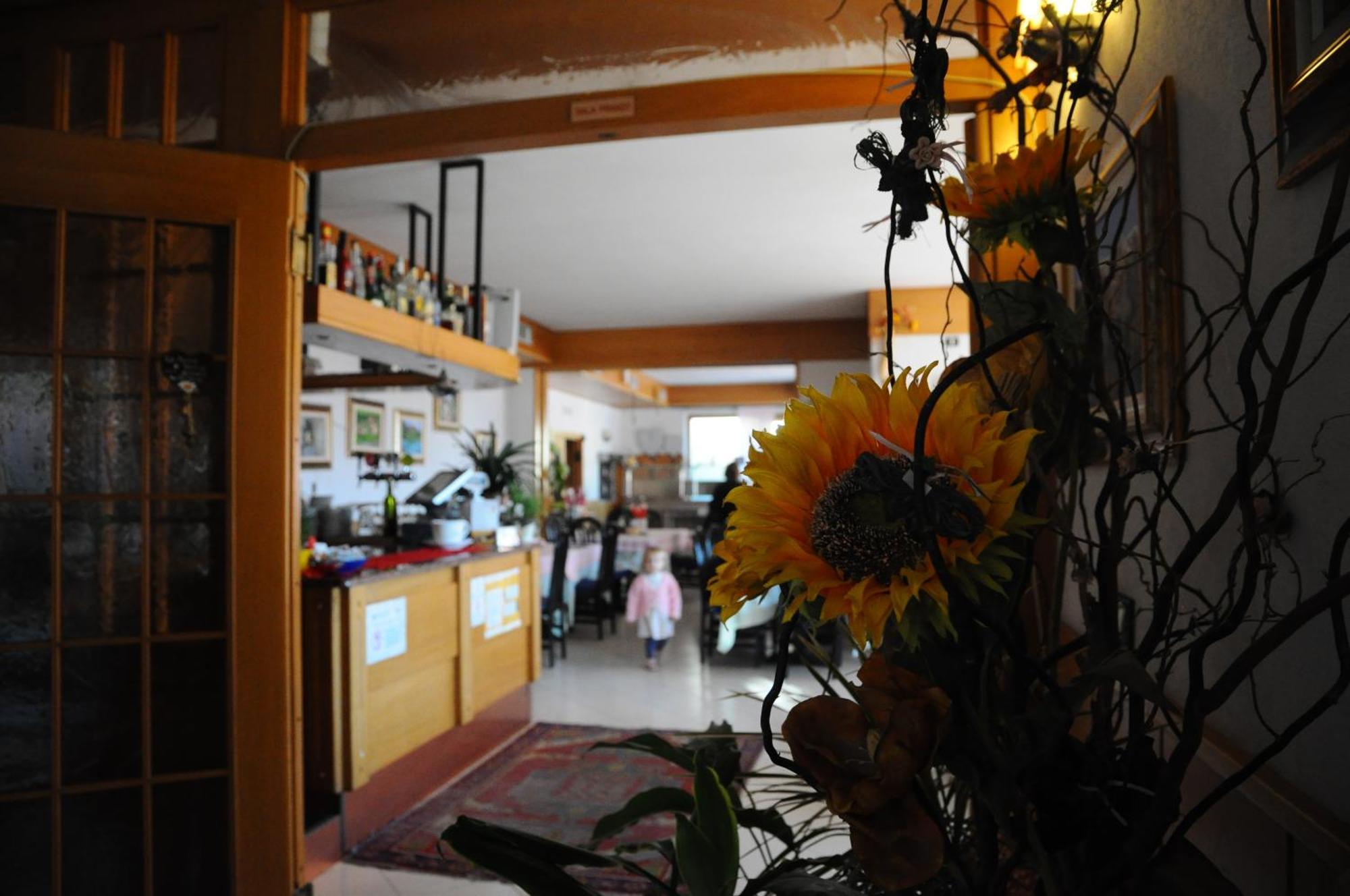 Hotel Cristina เทนโน ภายนอก รูปภาพ